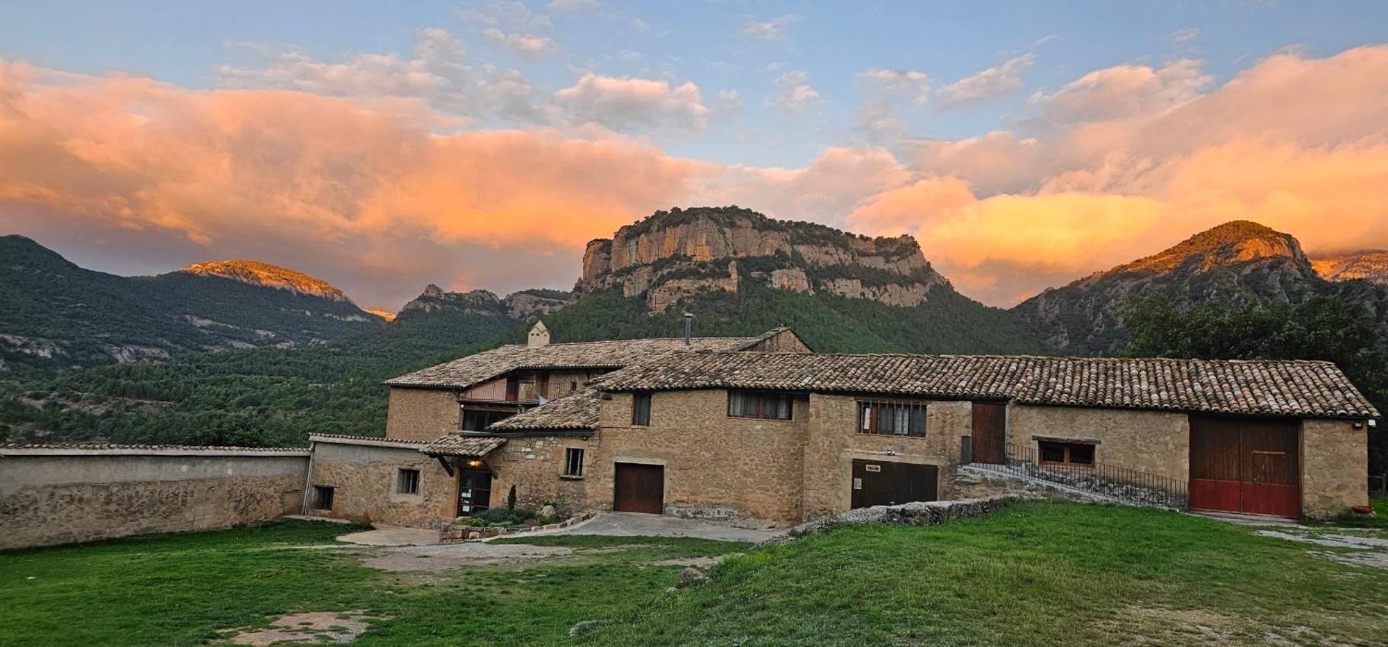 Cases Altes De Posada Navés المظهر الخارجي الصورة
